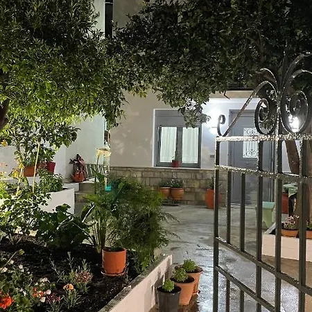 Nina's Garden *